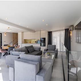 4 bedroom villa with heated pool and sea view in Vinišće, sleeps 8